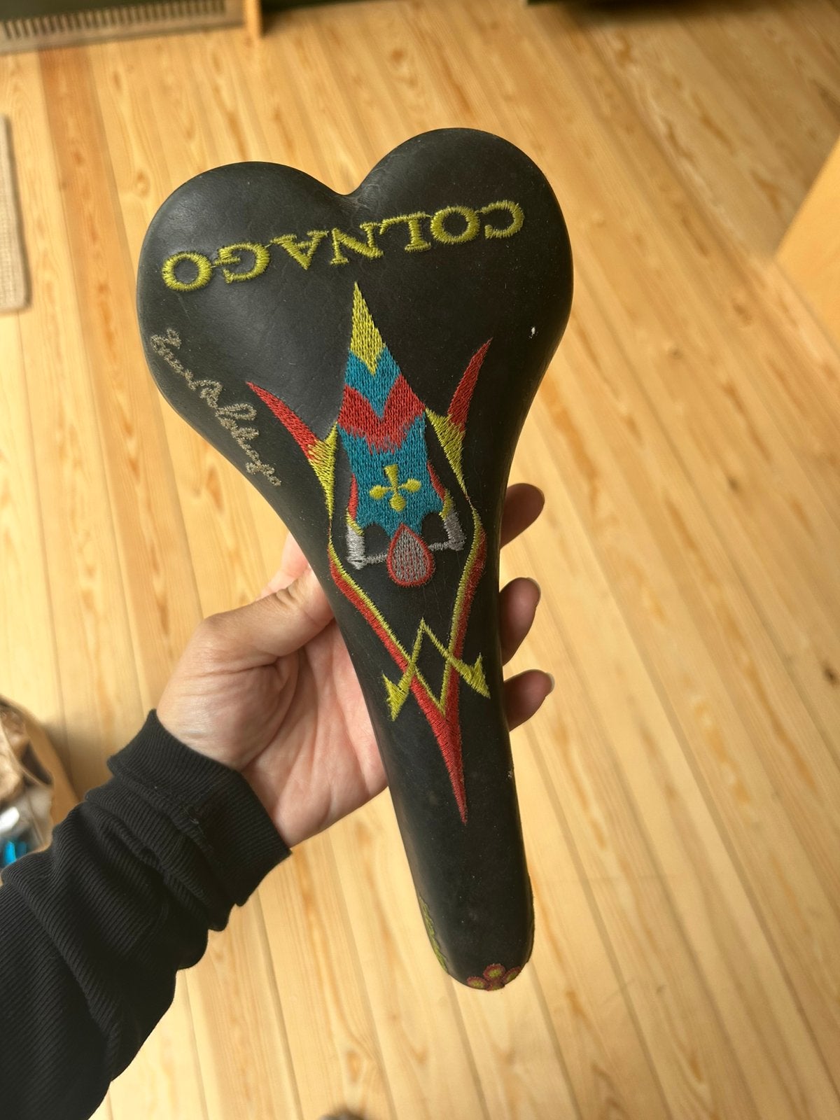 Selle San Marco Max Flite Gel Flow avec broderie Colnago., Vélos & Vélomoteurs, Enlèvement, Comme neuf