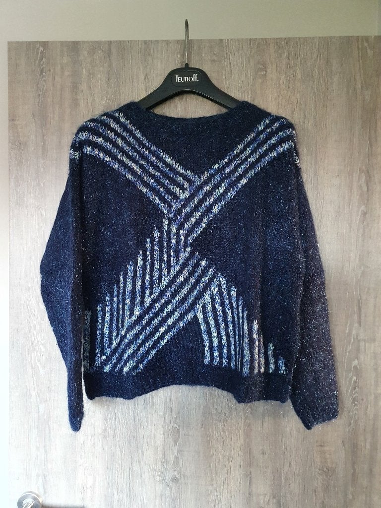 Pull tricoté à la main à rayures brillantes. S/M, Taille 38/40 (M), Enlèvement ou Envoi, Comme neuf, Handgemaakt