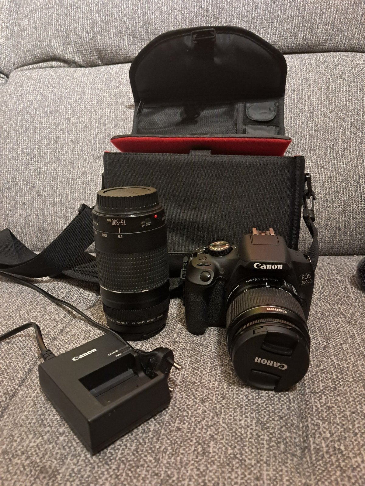 Canon EOS 2000D + 18-55mm lens + 75-300mm lens, Ophalen