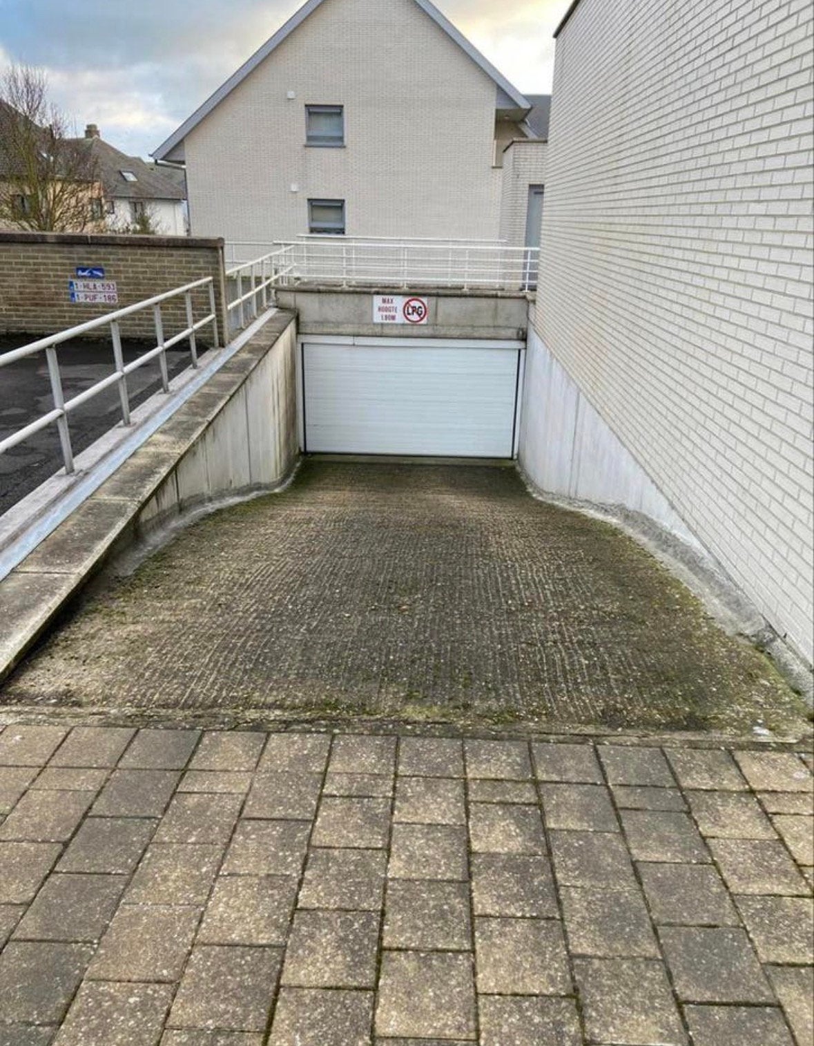 Afgesloten garage/staanplaats voor kortverblijf te huur, Provincie West-Vlaanderen