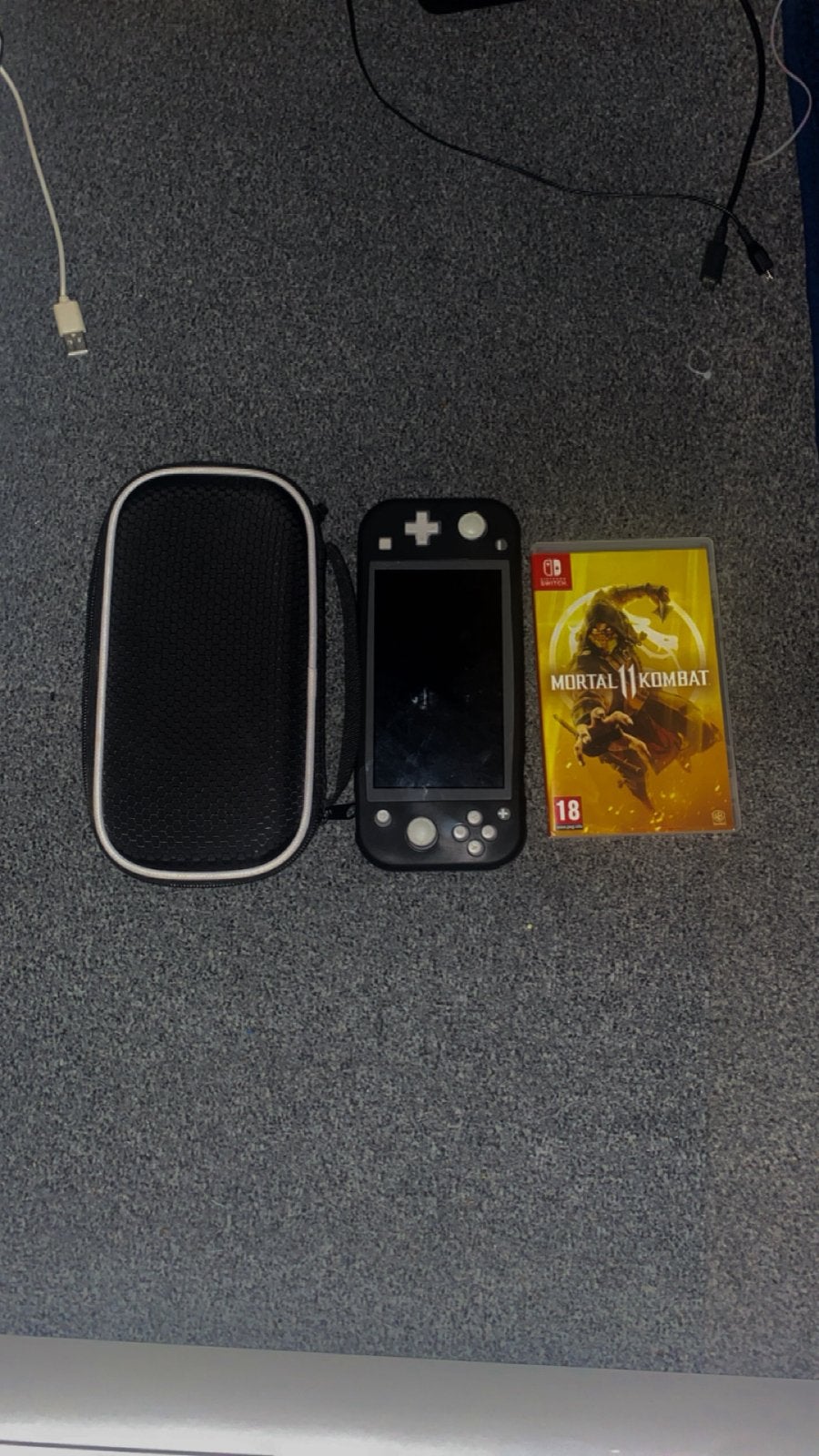 Nintendo switch light met hoes en game, Ophalen, Zo goed als nieuw