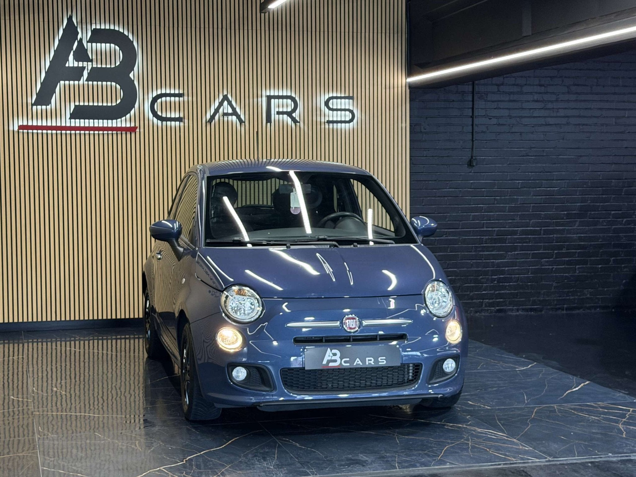 Fiat 500 1.2i Sport * GARANTIE 12 MOIS * 1ER PROPRIÉTAIRE *, Auto's, 4 zetels, Gebruikt, Leder, Bedrijf