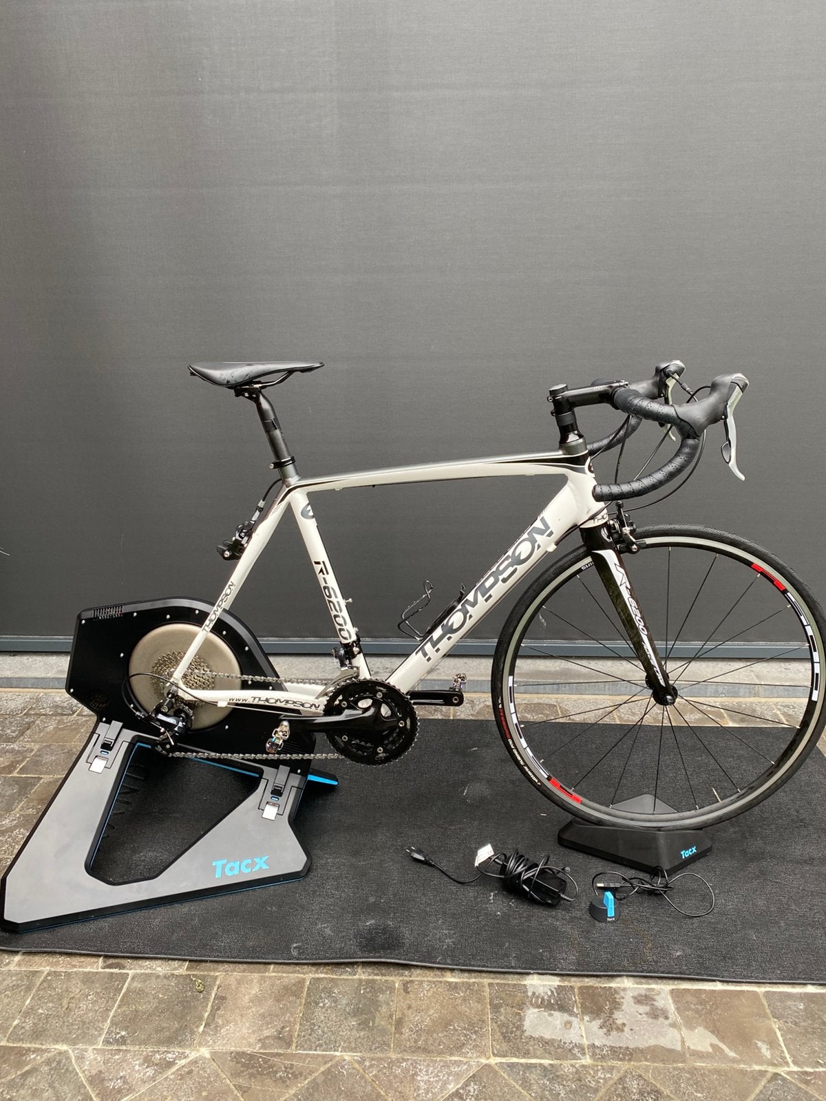 Tacx Neo + koersfiets medium, Ophalen, Zo goed als nieuw