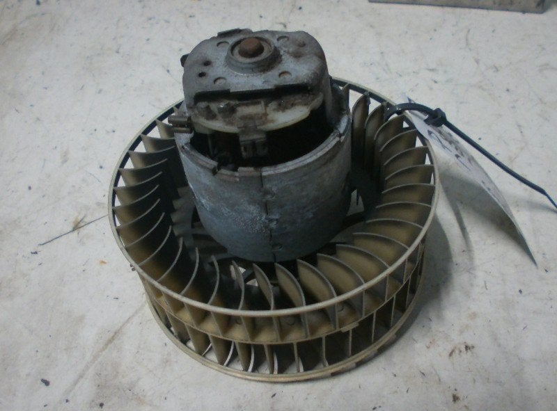 VENTILATEUR RADIATEUR MOTEUR BMW 3 serie Compact (E36 / 5), Robert Bosch AG, Utilisé, BMW, Robert-Bosch-Allee 1
74232  Abstatt, DE
