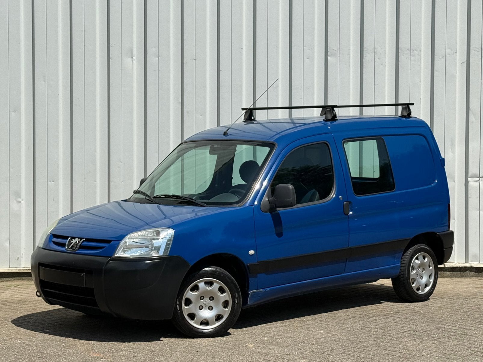 - Peugeot Partner - 1.1 Benzine - Lichtvracht - BJ 2002, Auto's, Bestelwagens en Lichte vracht, Voorwielaandrijving, Stof, Zwart