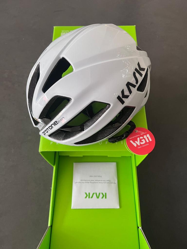 Helm Kask wit, Fietsen en Brommers, Fietsaccessoires | Fietshelmen, Ophalen
