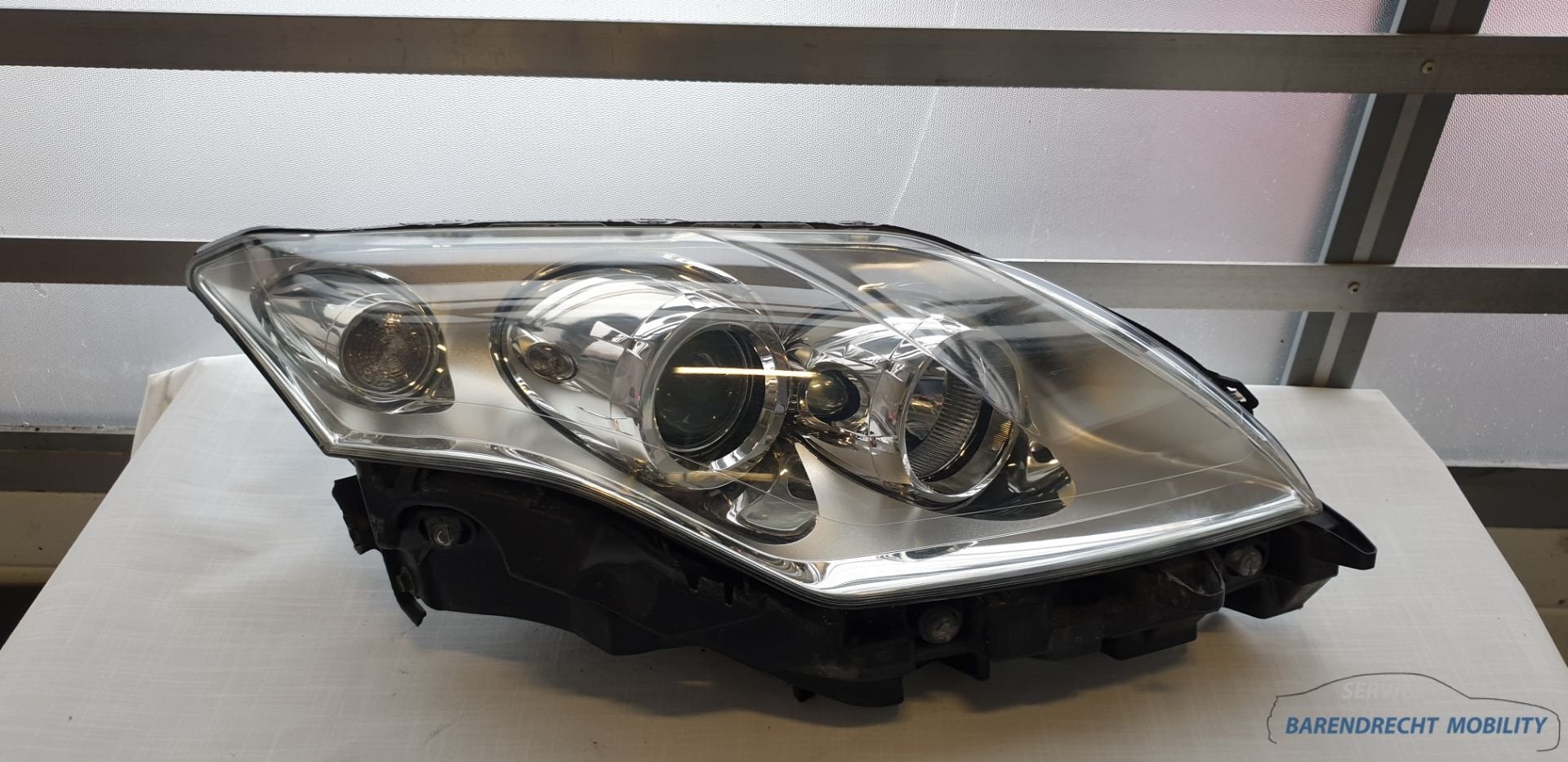 Phare droit Laguna III Halog ne 260100033R c t passager d'or, Renault Group, Contact.group@renault.com, Renault, Utilisé