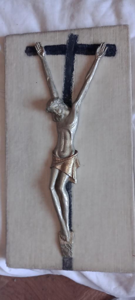Crucifix Vintage en Étain Ciselé Main - Peltro Italy, Antiquités & Art, Antiquités | Objets religieux, Enlèvement ou Envoi
