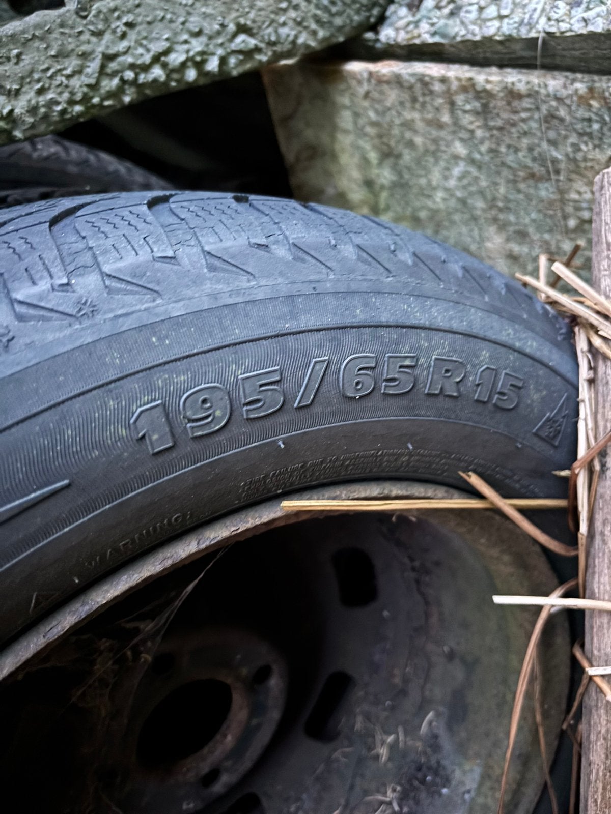 4 pneus hiver michelin 195/65R15 sur jantes, Pneus hiver, Pneu(s), Enlèvement, 195 mm