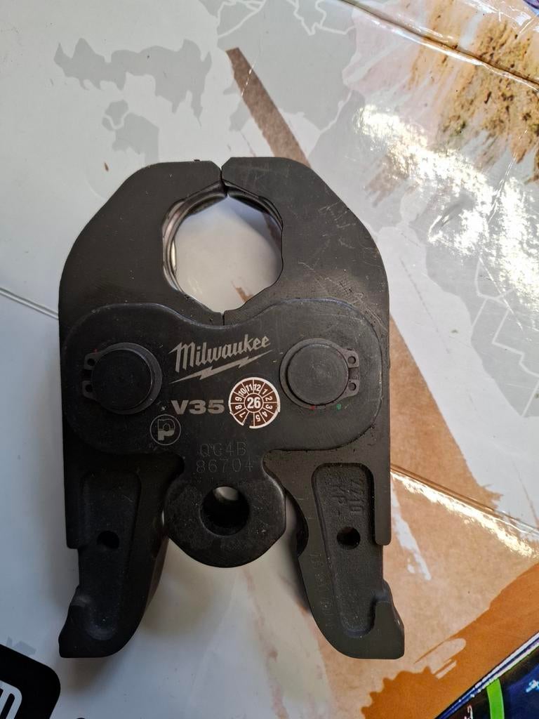 Milwaukee V35 persbek, Doe-het-zelf en Bouw, Ophalen of Verzenden