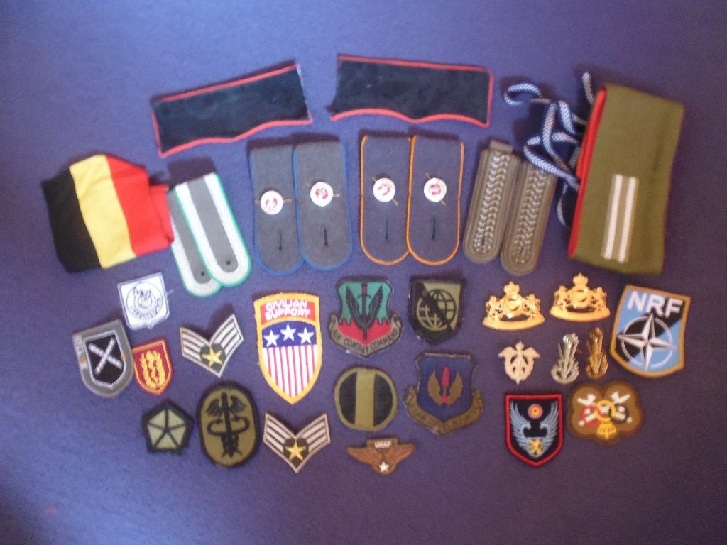 INSIGNES BELGIE , US , DDR, Ophalen of Verzenden