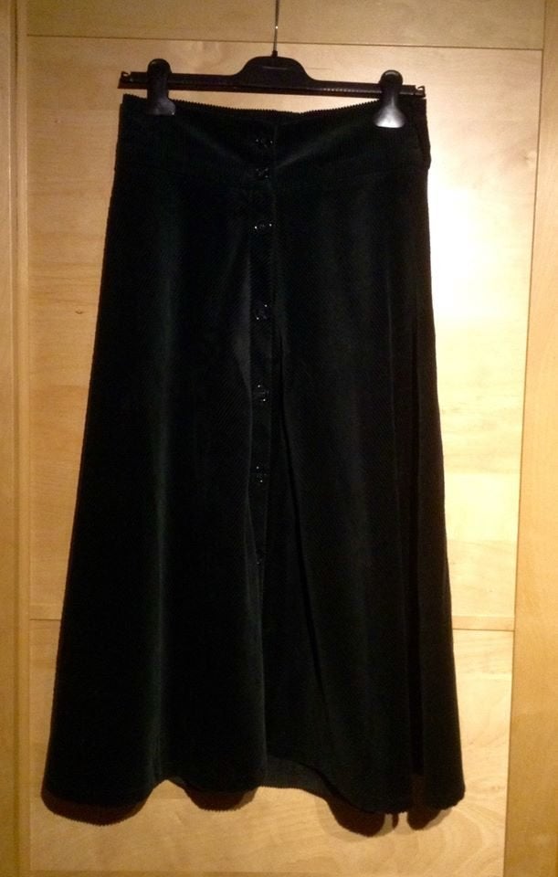 M/38 donkergroene fluwelen rok, Kleding | Dames, Rokken, Maat 38/40 (M), Nieuw, Ophalen of Verzenden, Onder de knie