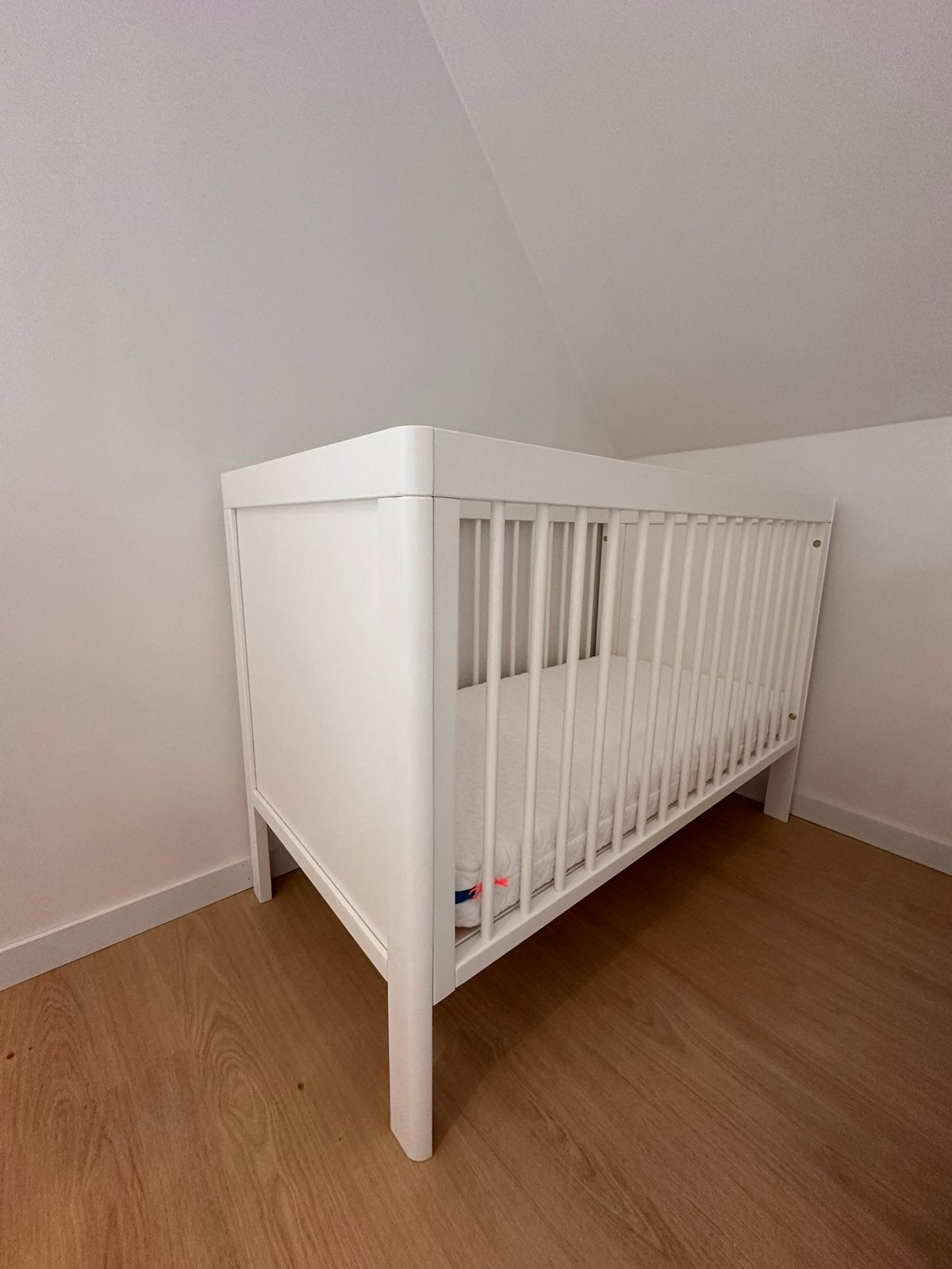 Lit bébé 120 x 60 marque TROLL, Enlèvement, Comme neuf