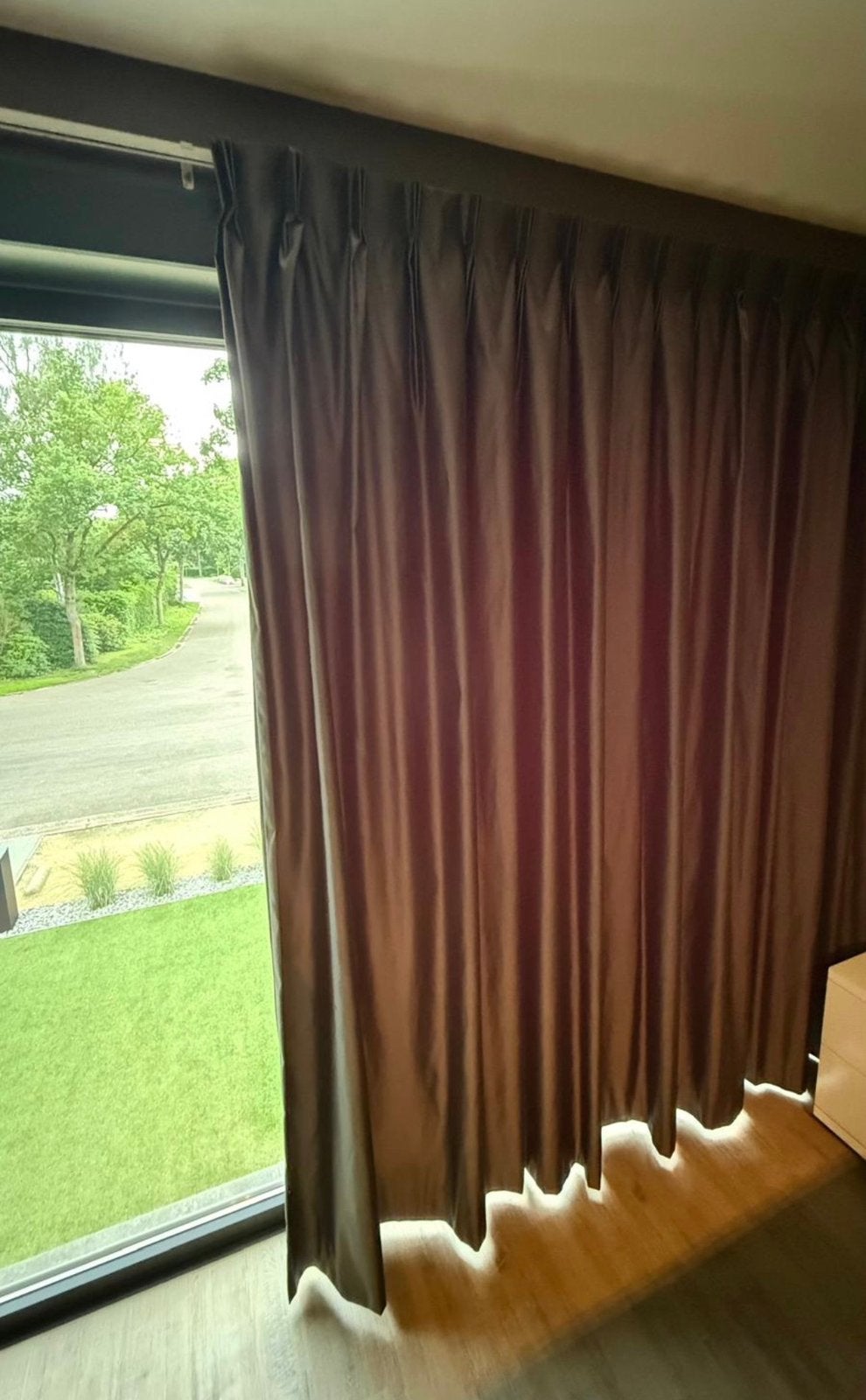 Grote verduisterende gordijnen kleur taupe, Huis en Inrichting, Stoffering | Gordijnen en Lamellen, Ophalen, Gebruikt