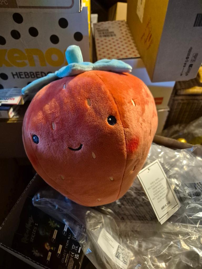 Nieuw aardbei knuffel h&m home met etiket, Ophalen