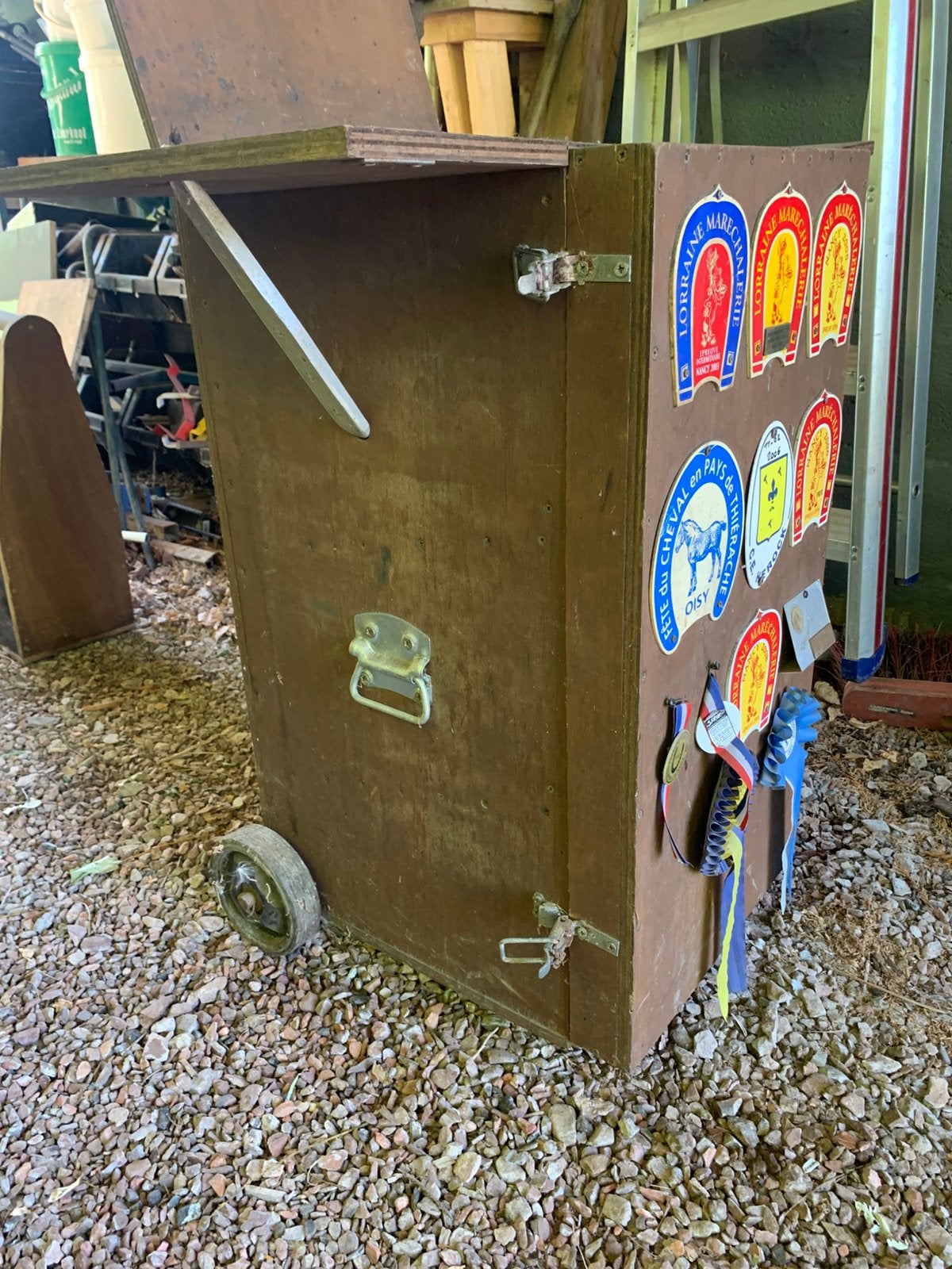 Houten kledingkast op wielen, Ophalen, Gebruikt