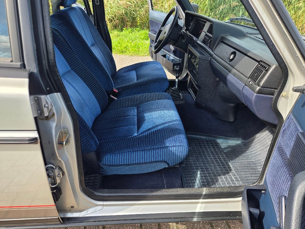 Volvo 240 zilvergrijs-zwart bouwjaar 1987, foto 12