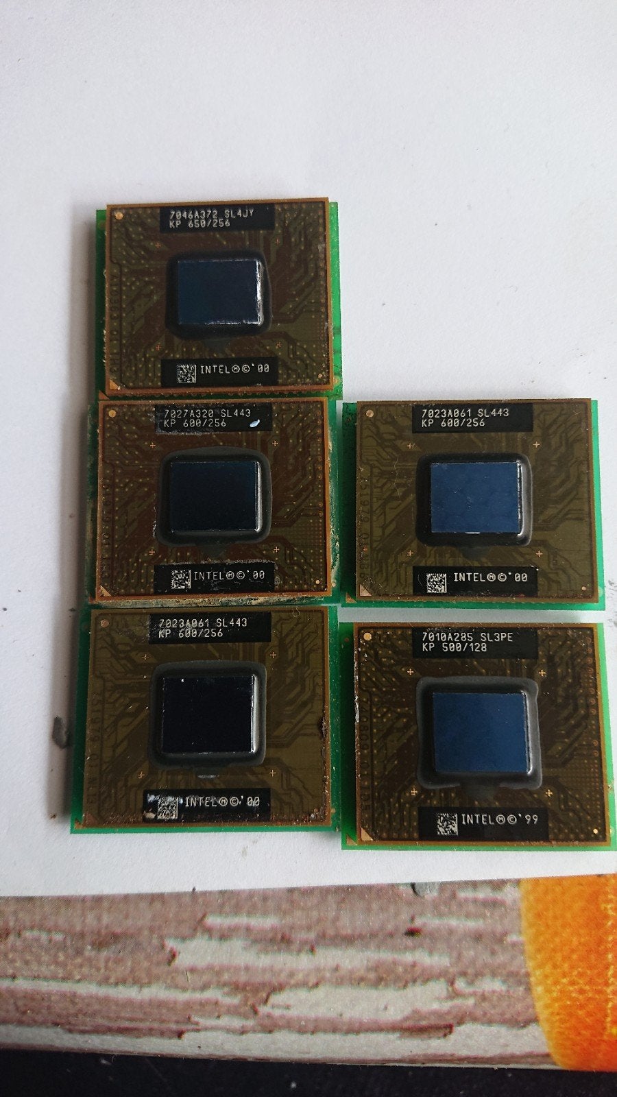6 stuks Intel Pentium 3 en celeron cpu's, Computers en Software, Processors, Overige, Minder dan 2 Ghz, Ophalen of Verzenden, Zo goed als nieuw