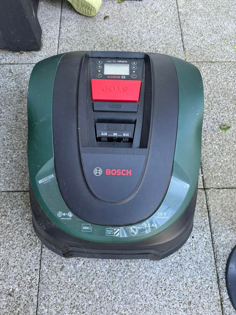 Bosch robotmaaier XS 300 met station, Ophalen, Zo goed als nieuw