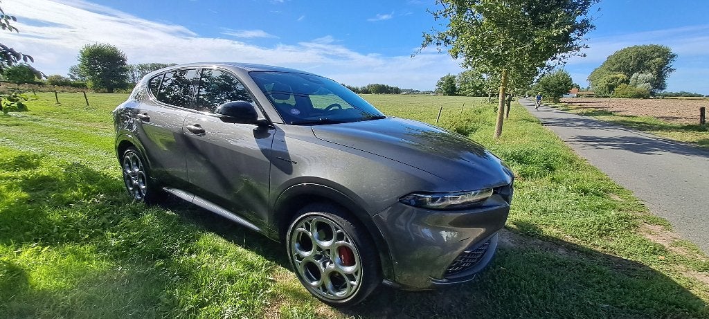 Alfa Romeo PHEV Q4 tonale veloce, Autos, Cuir, Argent ou Gris, Achat, Euro 6