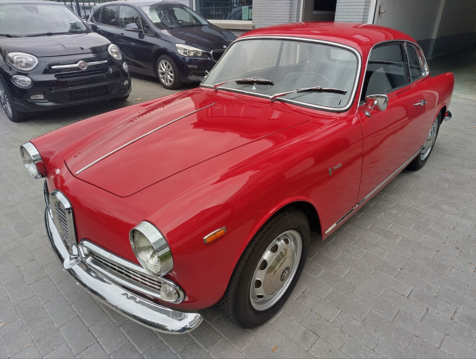 ALFA ROMEO GIULIA SPRINT 1600  1962 entierement restaurée, Autos, Rouge, Entreprise, 2 places, Boîte manuelle