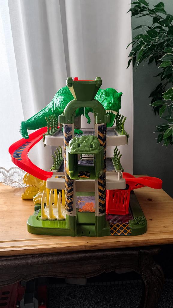 Garage voitures avec dinosaure – très bon état, Autres marques, Enlèvement ou Envoi, Manuelle, Circuit