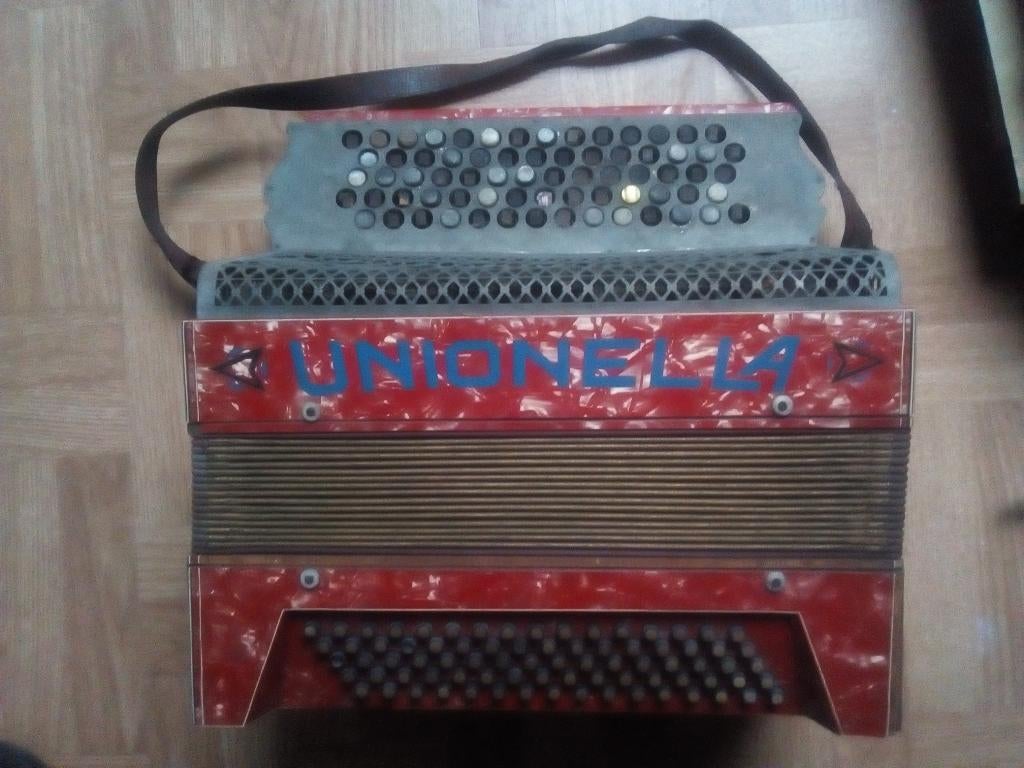Unionella Accordeon, Muziek en Instrumenten, Accordeons, Ophalen, Gebruikt, Met riemen, 80-bas