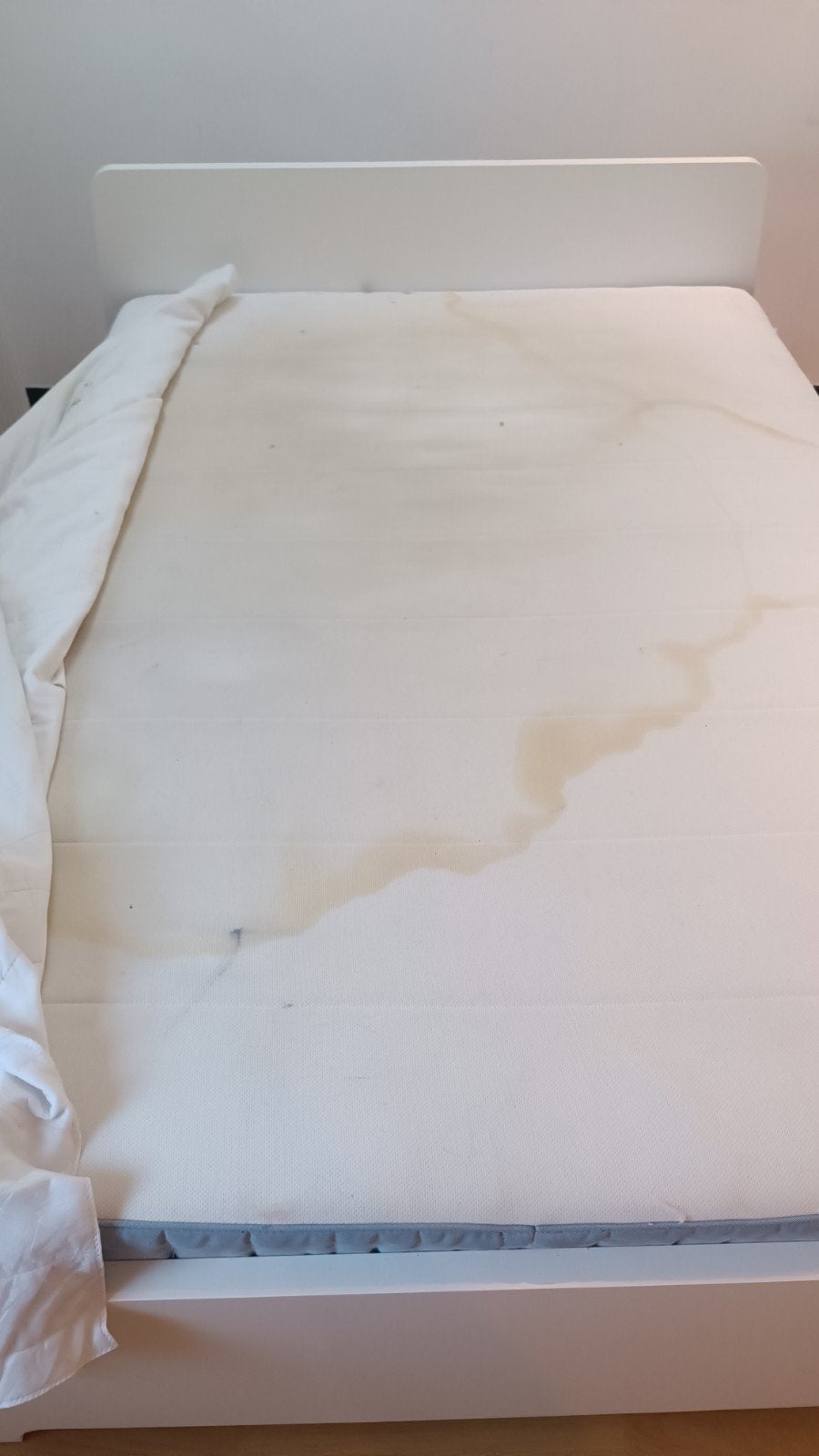 Matelas tâché à donner, Maison & Meubles, Matelas, 140 cm, Enlèvement, Utilisé