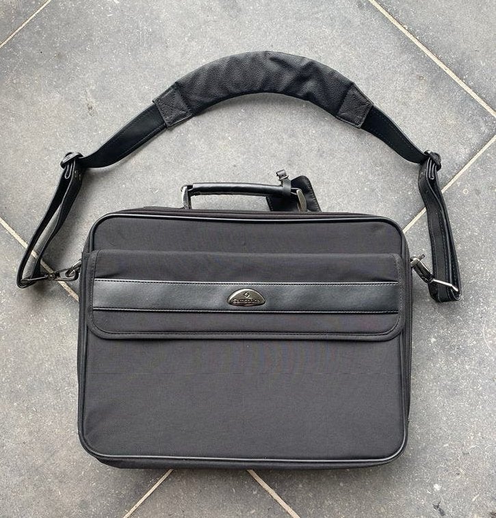 Knappe laptoptas, Samsonite, lederen afwerking, nieuwstaat, Computers en Software, Laptoptassen, Zo goed als nieuw, Samsonite