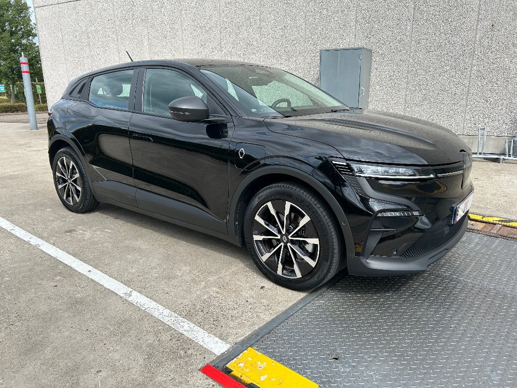 Renault Megane E-Tech 60 kWh Evolution, Auto's, Renault, Parkeersensor, 1700 kg, Zwart, https://public.car-pass.be/vhr/b8843055-581e-4a39-a3e4-f04d0b7e07fb