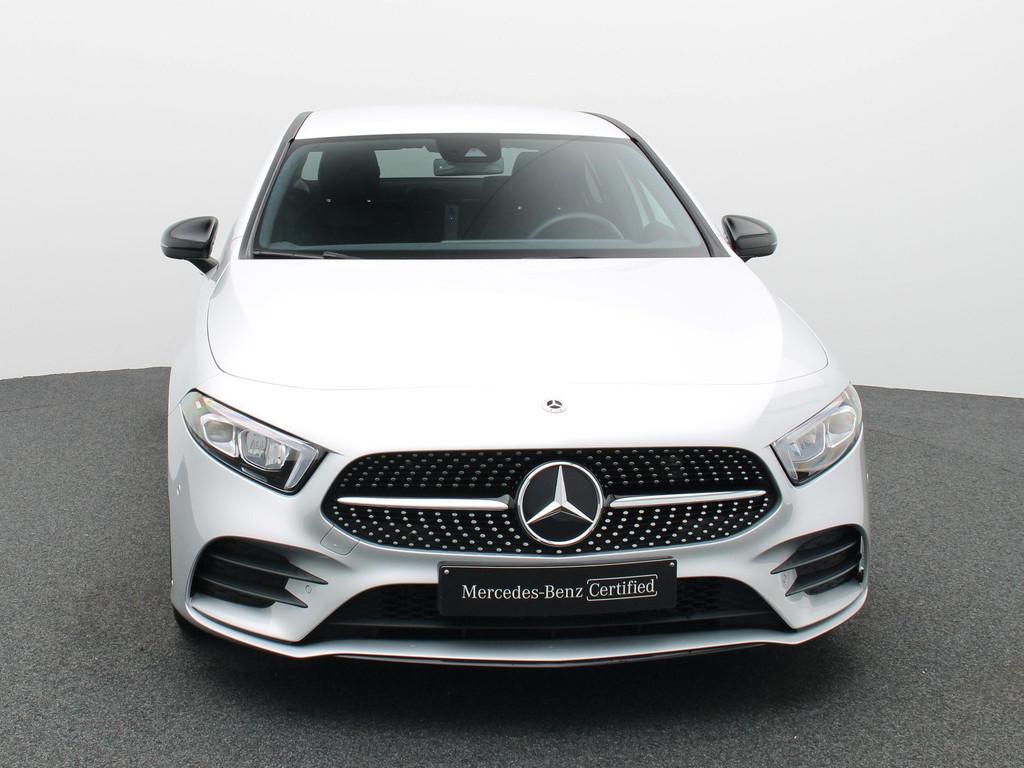 Mercedes-Benz A 180 AMG Line Limousine + CARPLAY + NIGHTPAKK, 4 deurs, Gebruikt, 4 cilinders, 136 pk