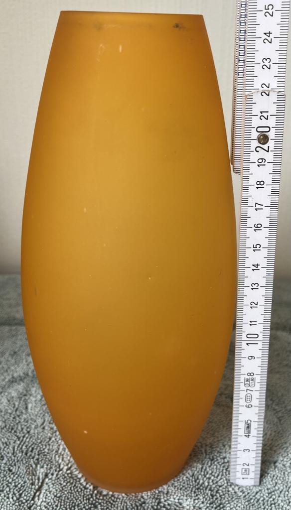 Mooi vintage vaasje in mat oranje glas., Moins de 50 cm, Enlèvement ou Envoi, Verre, Utilisé