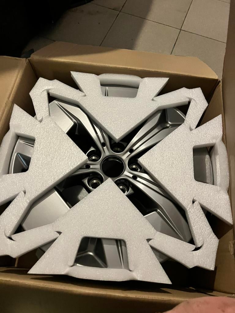 Originele nieuwe 1 velg in doos voor BMW IX1, IX2,X1,X2…, Velg(en), 17 inch, Ophalen of Verzenden, Zomerbanden