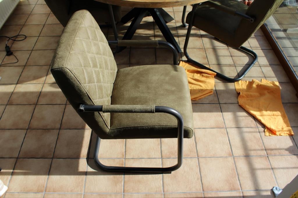 5 stuks stoel en tafel diam: 1m50, nieuw!, Ophalen, Overige kleuren, Nieuw, Industiel