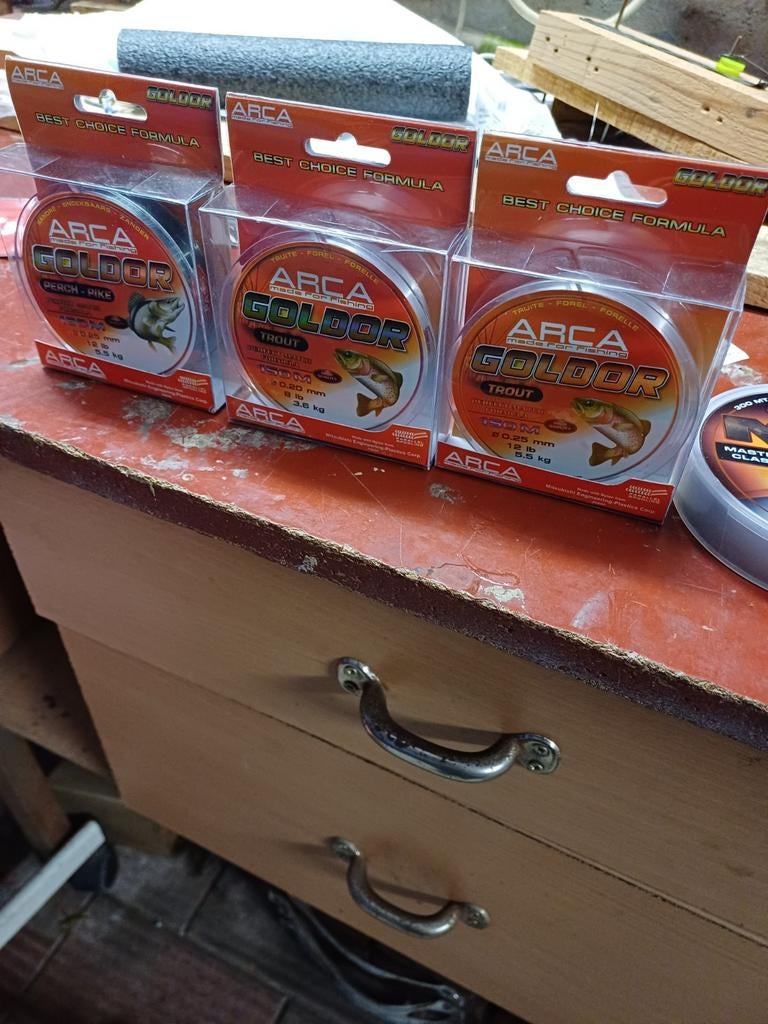 4 bobines de fil 0,30, Enlèvement