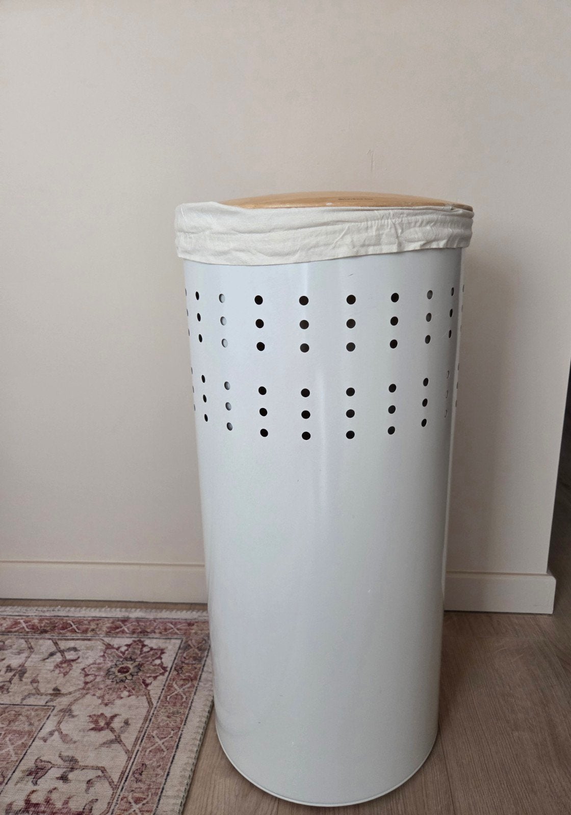 Hoge wasmand Brabantia wit staal, 35 l, met houten deksel, Comme neuf, Enlèvement, Panier à linge, Blanc