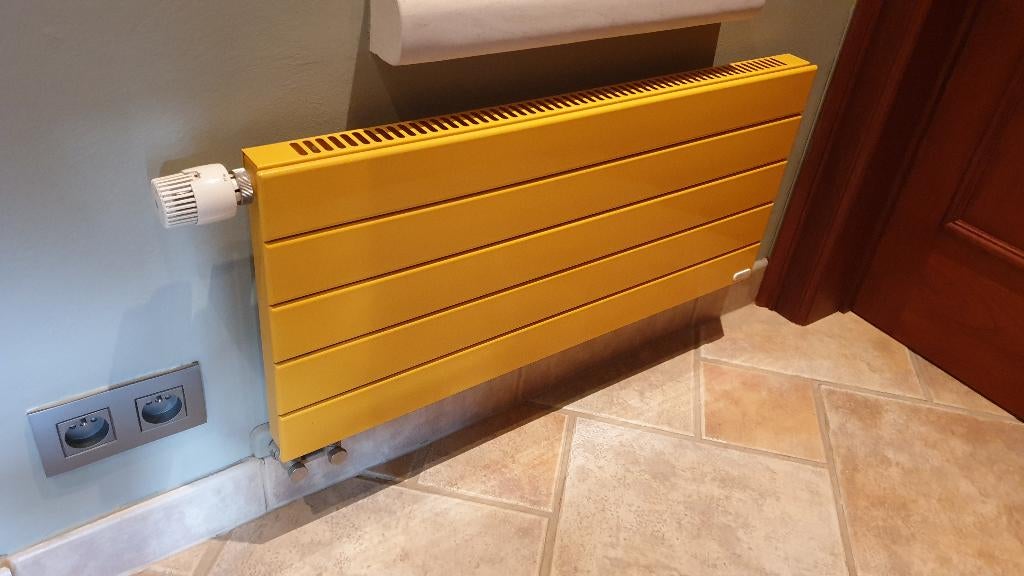 Support de radiateur Vasco, Comme neuf, Enlèvement, Radiateur, 60 à 150 cm