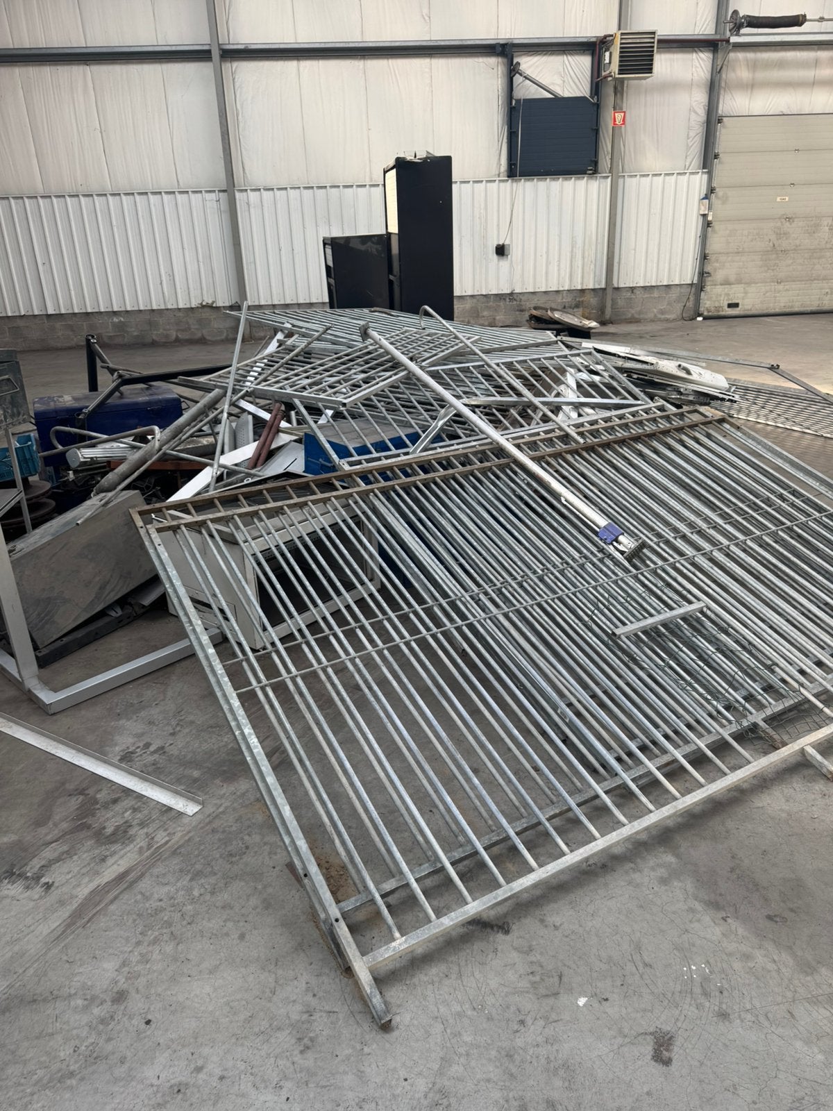 Oud metaal 2 ton, Ophalen, Zo goed als nieuw