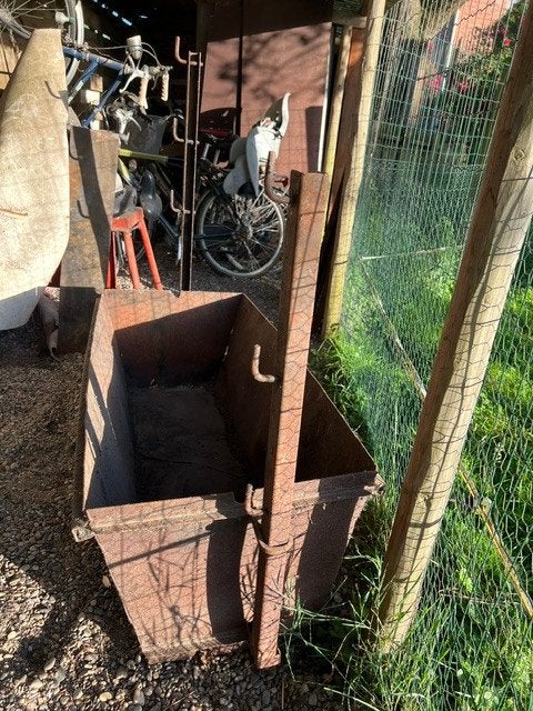 Ijzer bak, stookbak voor spit, varken aan spit of schaap, Ophalen, Gebruikt