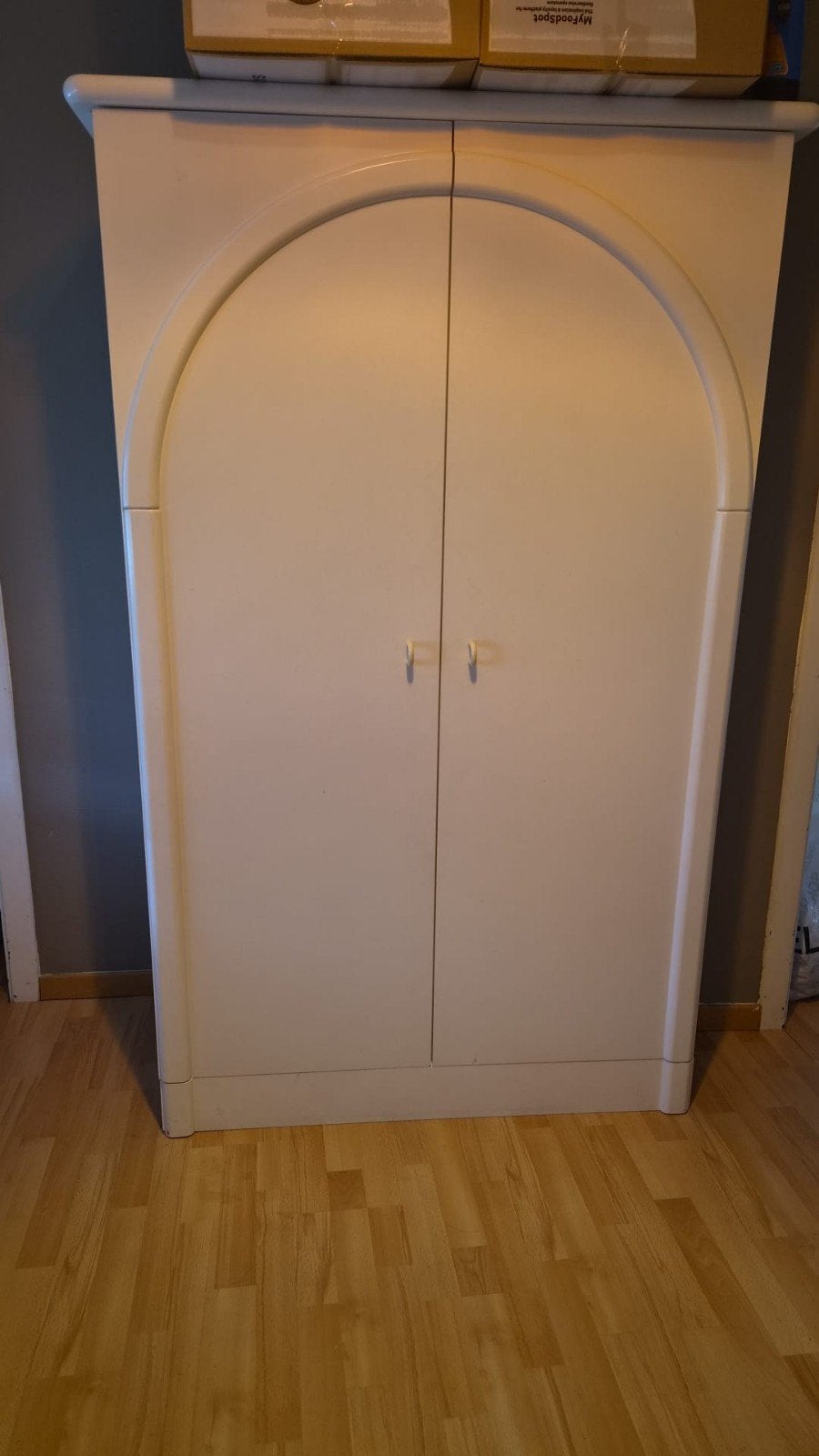 Kinderkleerkast, Ophalen
