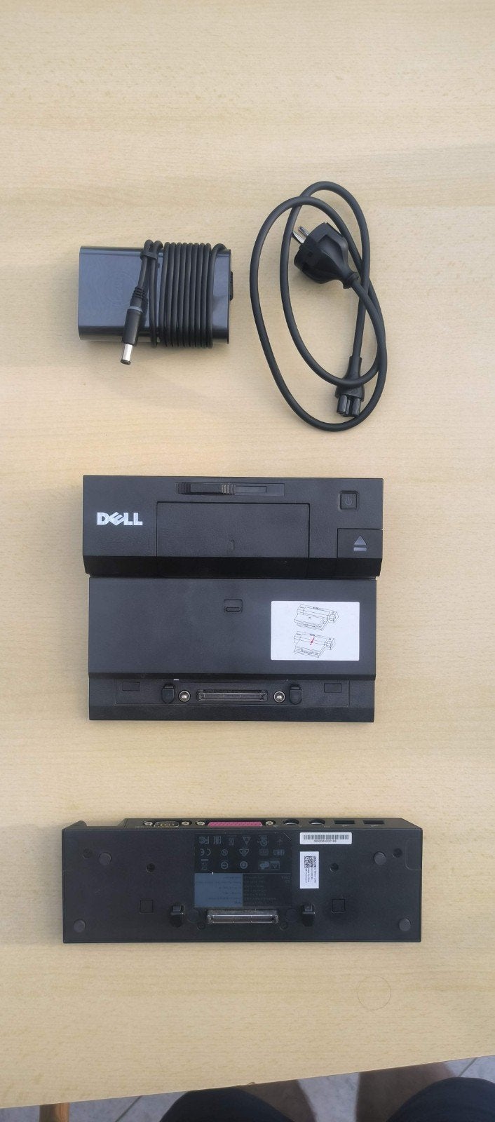 Dell station d'accueil + dock portable + deux alimentations, Computers en Software, Dockingstations, Ophalen, Docking station