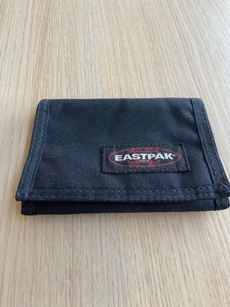 Portemonnee Eastpak, Bijoux, Sacs & Beauté, Porte-monnaie & Portefeuilles, Enlèvement ou Envoi, Comme neuf, Noir, Autres marques