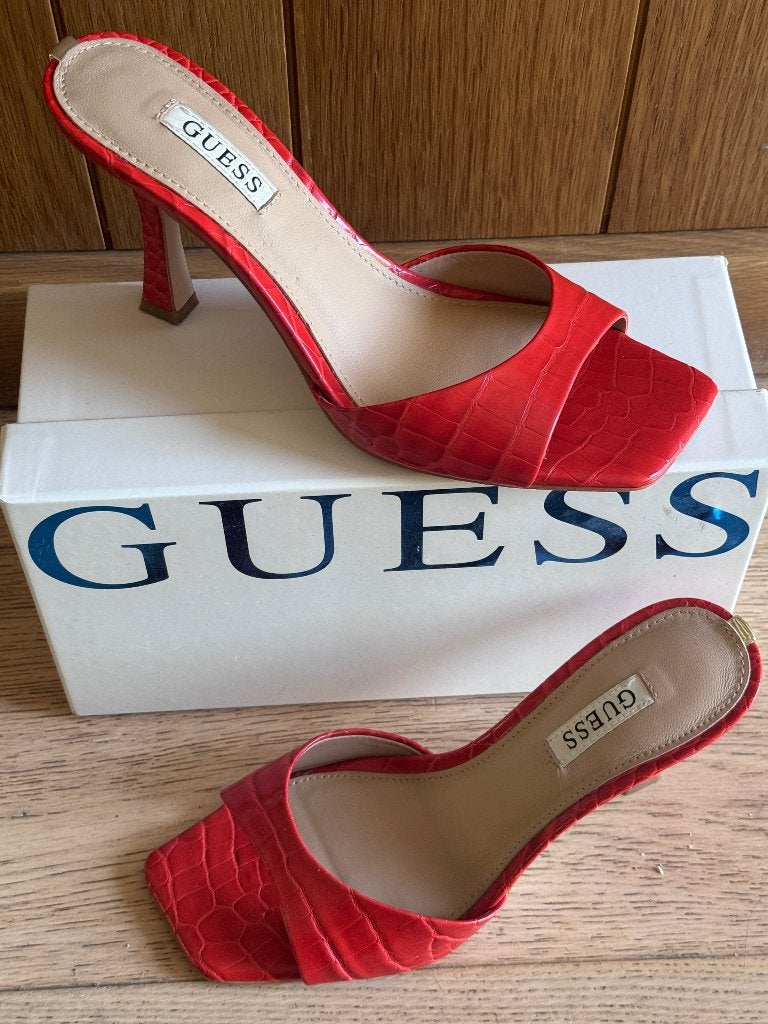 Guess slippers maat 38, Slippers, Guess, Ophalen of Verzenden, Zo goed als nieuw