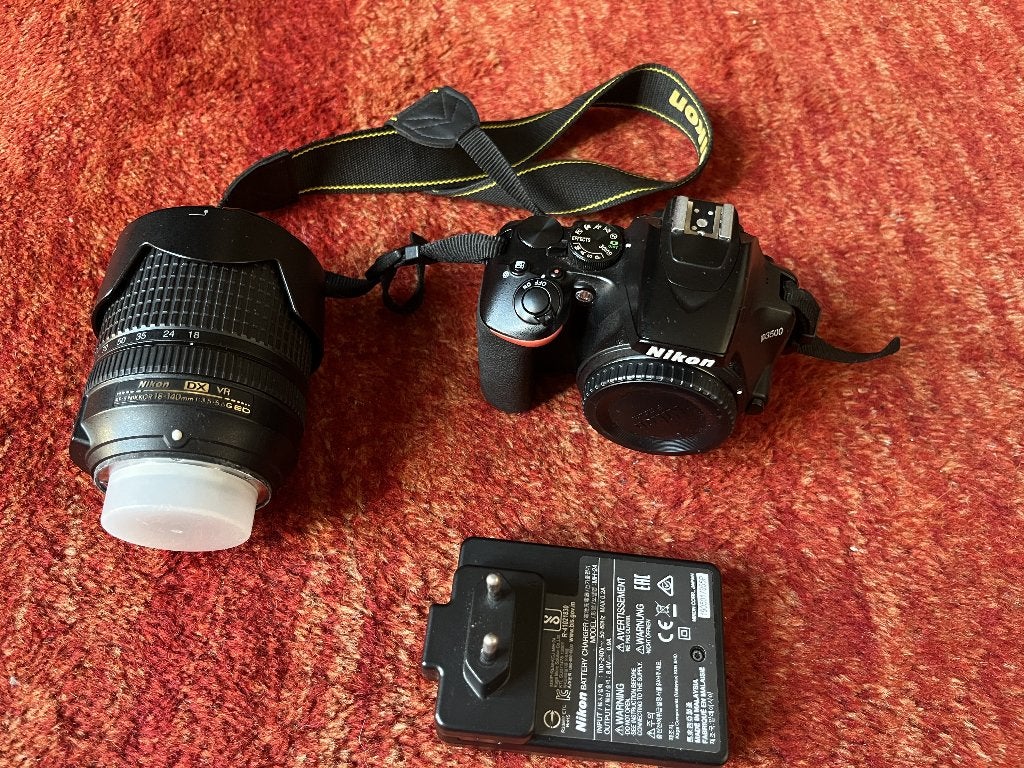 Nikon D3500 + Nikkor 18-140 DX VR, Audio, Tv en Foto, Ophalen, Gebruikt, Spiegelreflex, Lensdop