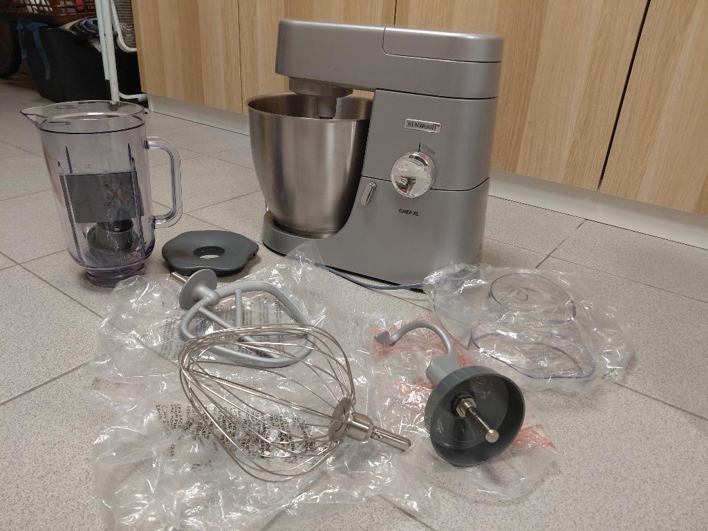 Kenwood chef xl, Elektronische apparatuur, Keukenmixers, Ophalen, 4 liter of meer, 3 snelheden of meer, Zo goed als nieuw