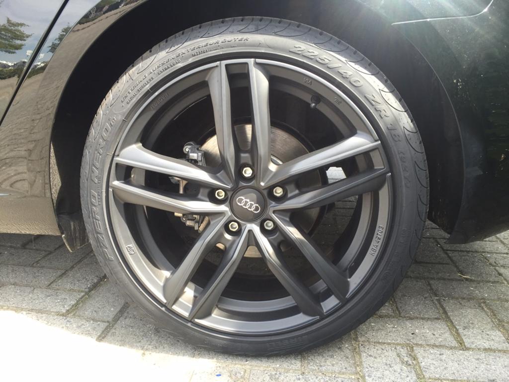 4 mat zwarte velgen OZ / Pirelli PZero nero laagprofiel band, Enlèvement, Jante(s)
