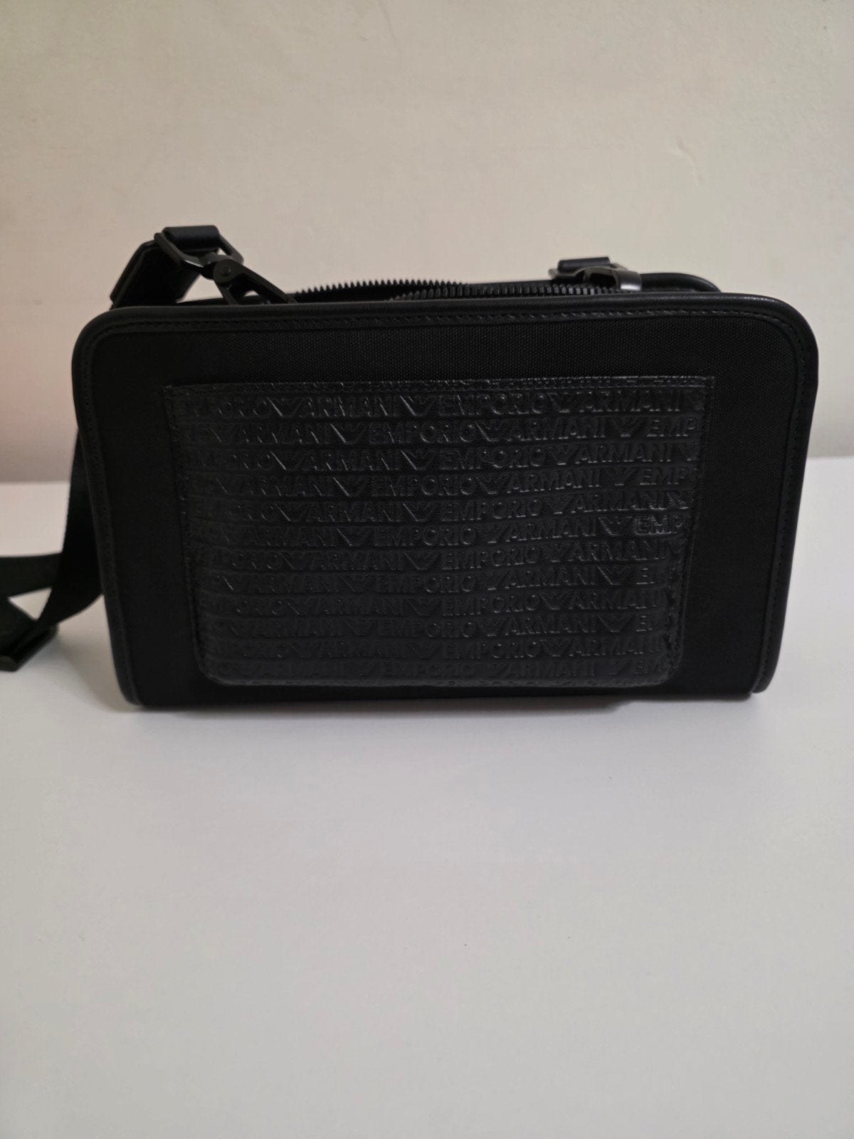 Sac à bandoulière tissé Emporio Armani, Bijoux, Sacs & Beauté, Sacs | Sacs à bandoulière, Autres marques, Cuir, Comme neuf, Enlèvement