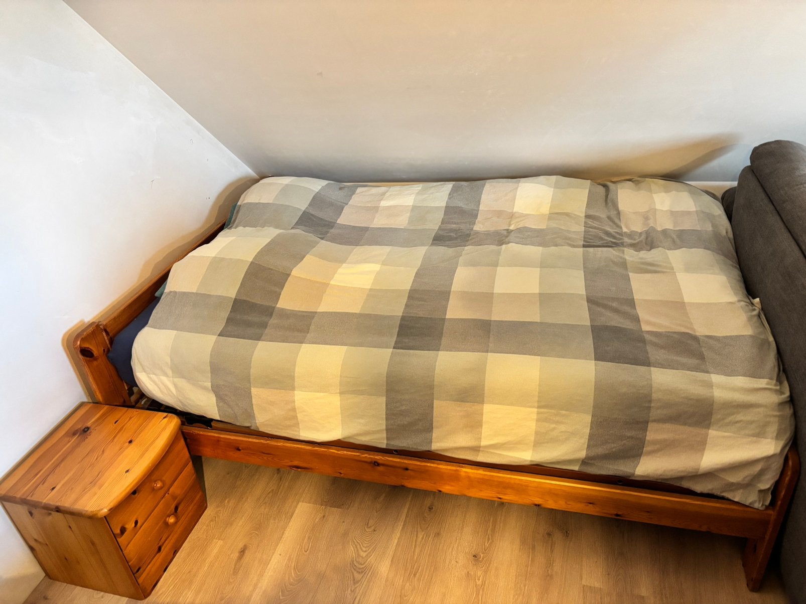 Proper tweepersoonsbed 140x200 + lattenbodem. (Optie matras), Huis en Inrichting, Slaapkamer | Bedden, Ophalen, Zo goed als nieuw
