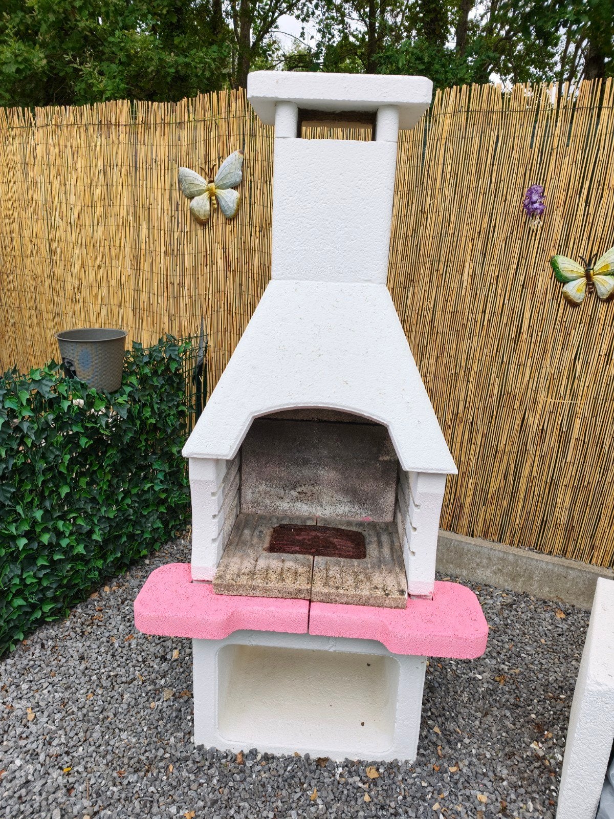 stenen barbecue+ betonnen klein tafeltje, Tuin en Terras, Houtskoolbarbecues, Ophalen