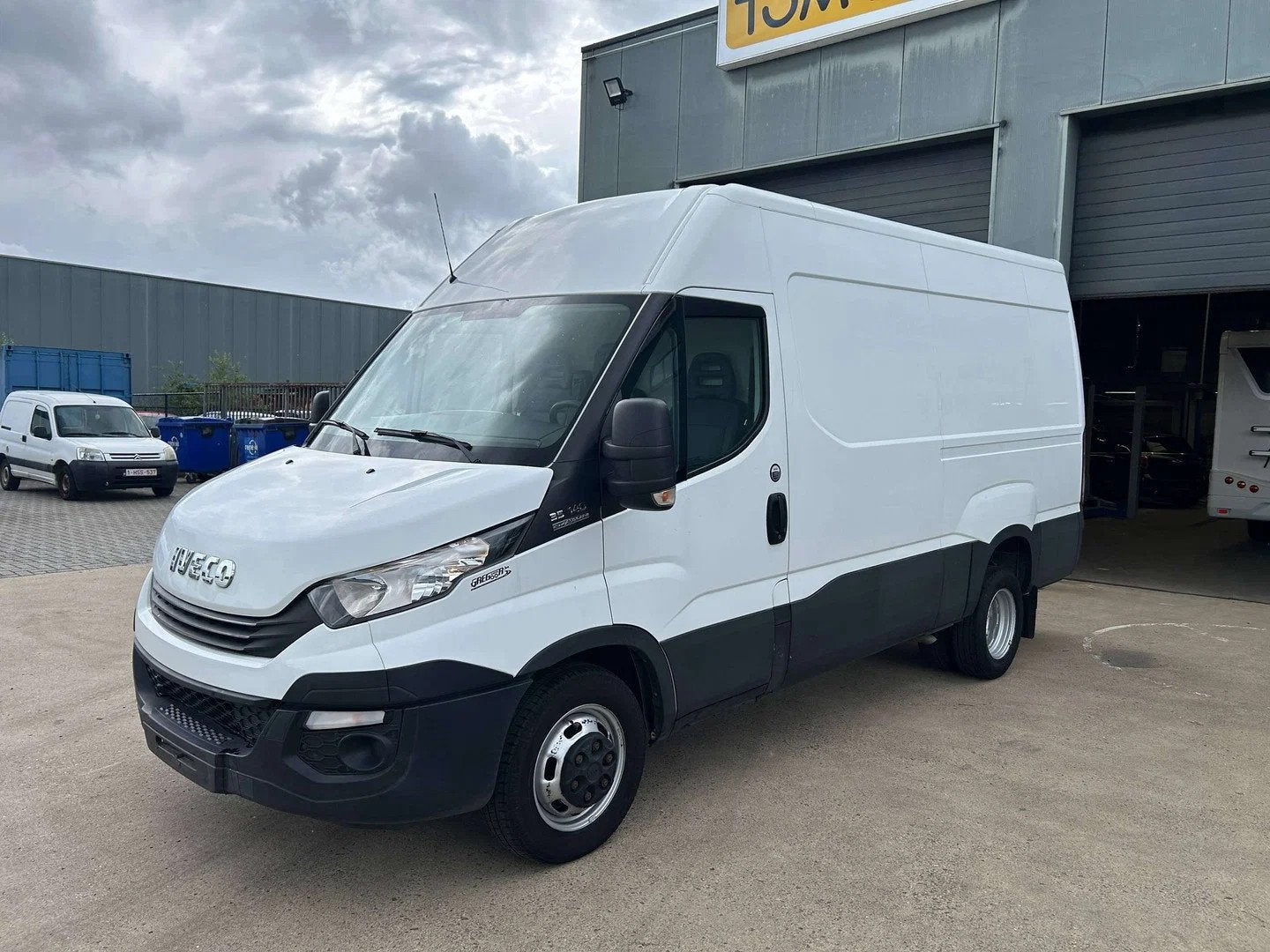 Iveco Daily Daily 35S14V 2.3 Turbo automaat lengte 2 dubbele, Autos, 100 kW, Achat, Système audio, Euro 6